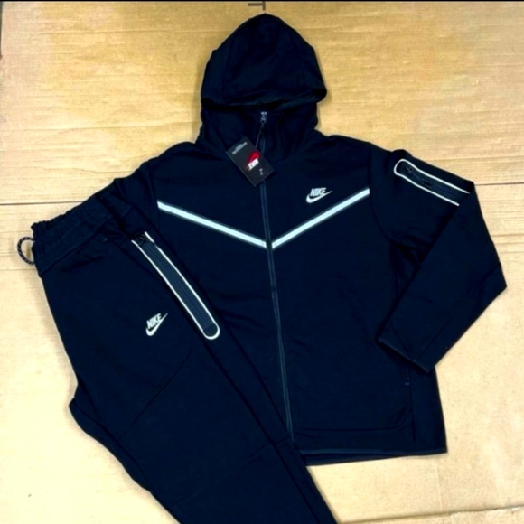 New Men's Nike Tech jogger Sweatsuit Size M - Picture 1 of 2